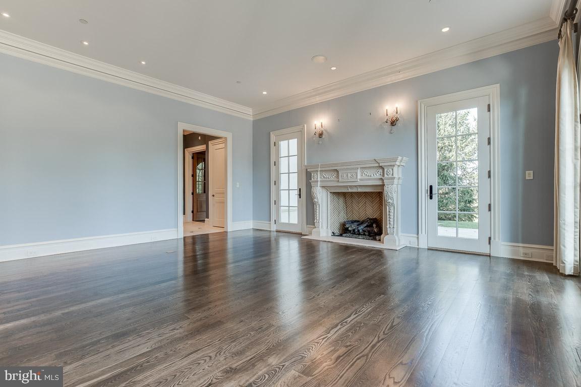 ESTATES @ CREIGHTON FARM - Residential