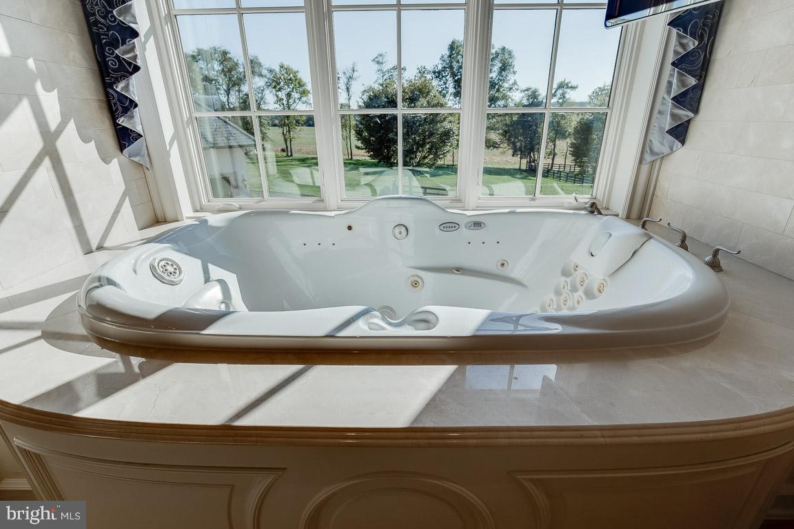 ESTATES @ CREIGHTON FARM - Residential