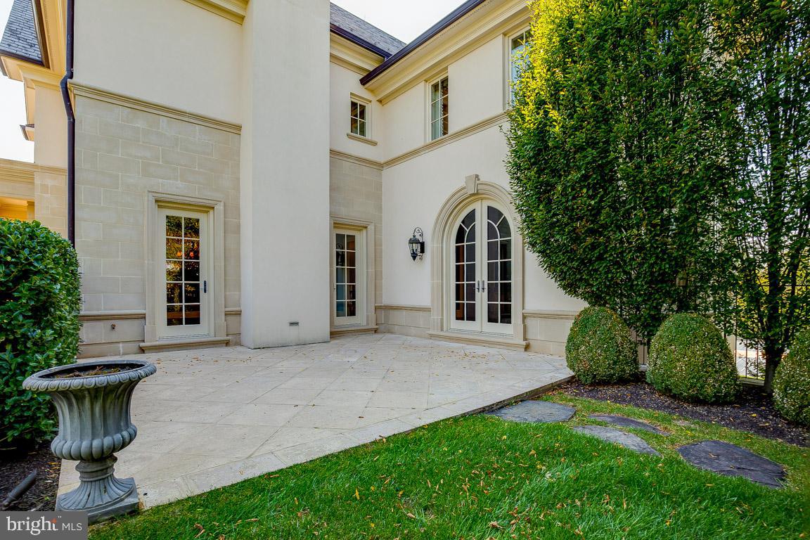 ESTATES @ CREIGHTON FARM - Residential