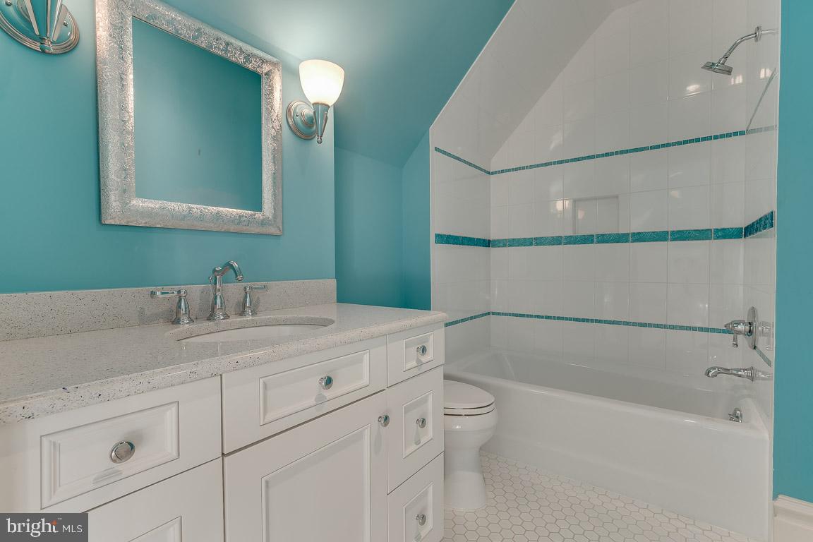 ESTATES @ CREIGHTON FARM - Residential