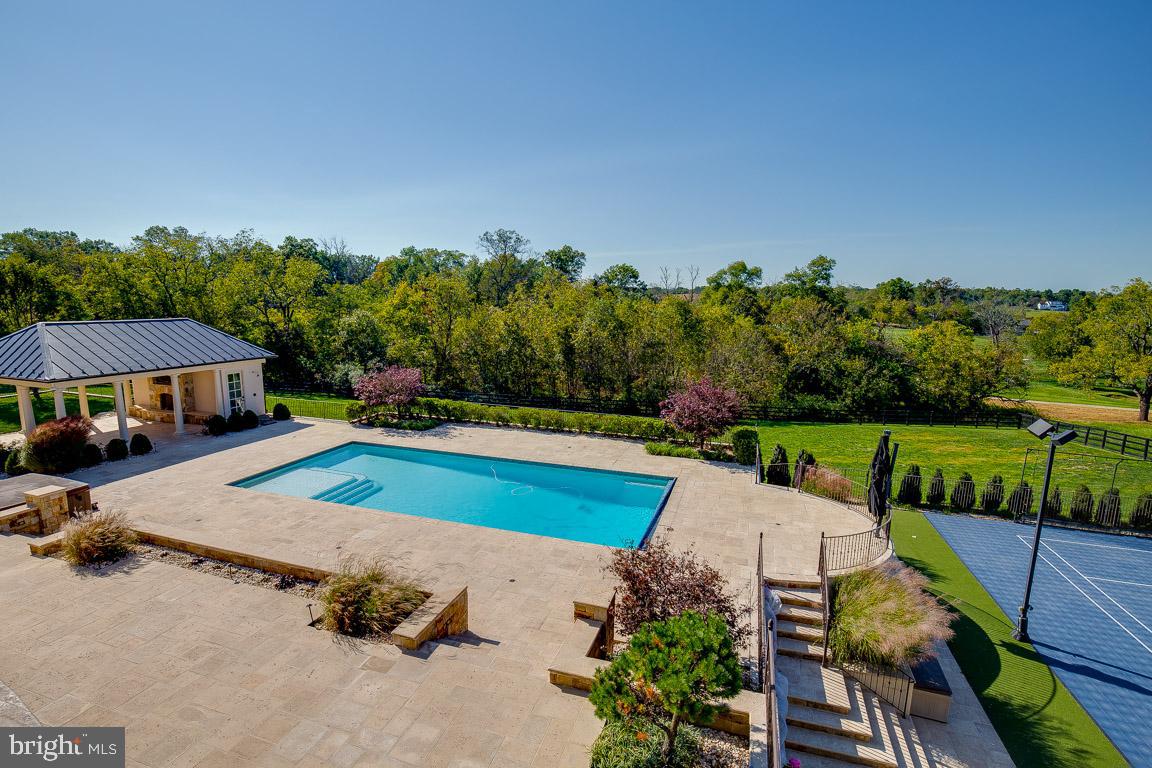 ESTATES @ CREIGHTON FARM - Residential