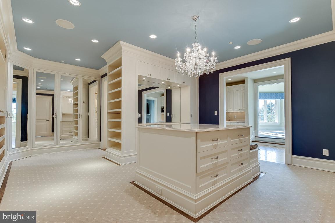 ESTATES @ CREIGHTON FARM - Residential