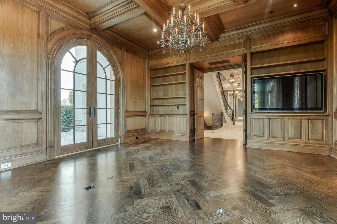 ESTATES @ CREIGHTON FARM - Residential