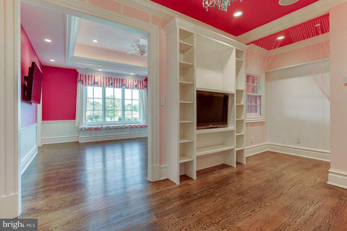 ESTATES @ CREIGHTON FARM - Residential