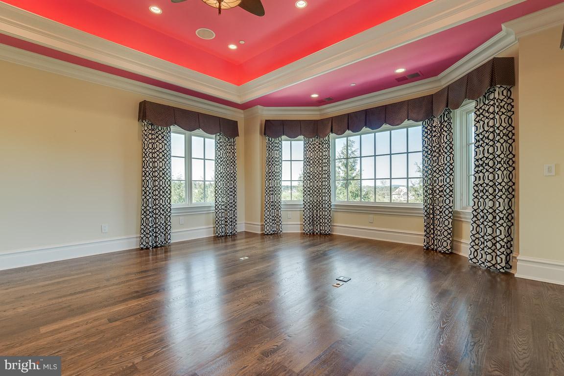 ESTATES @ CREIGHTON FARM - Residential