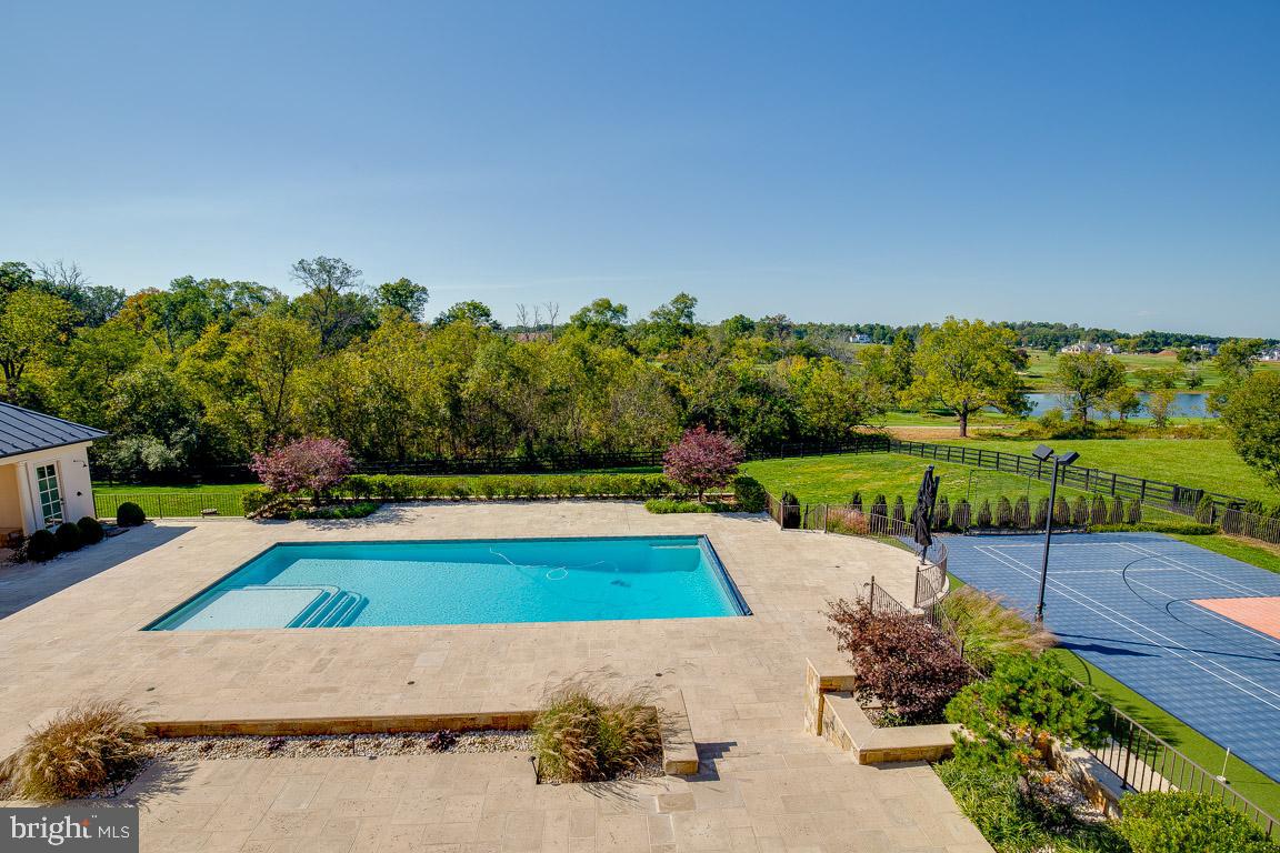 ESTATES @ CREIGHTON FARM - Residential