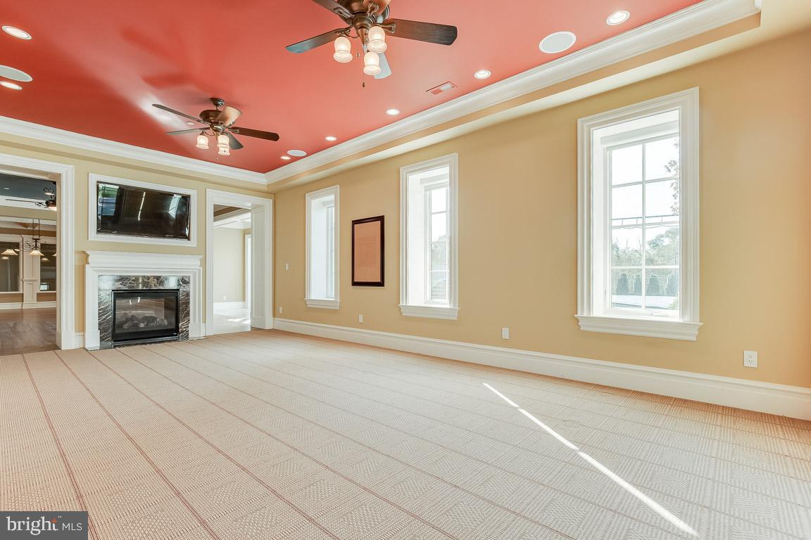 ESTATES @ CREIGHTON FARM - Residential