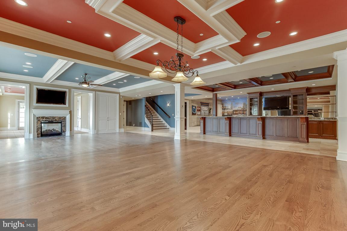 ESTATES @ CREIGHTON FARM - Residential