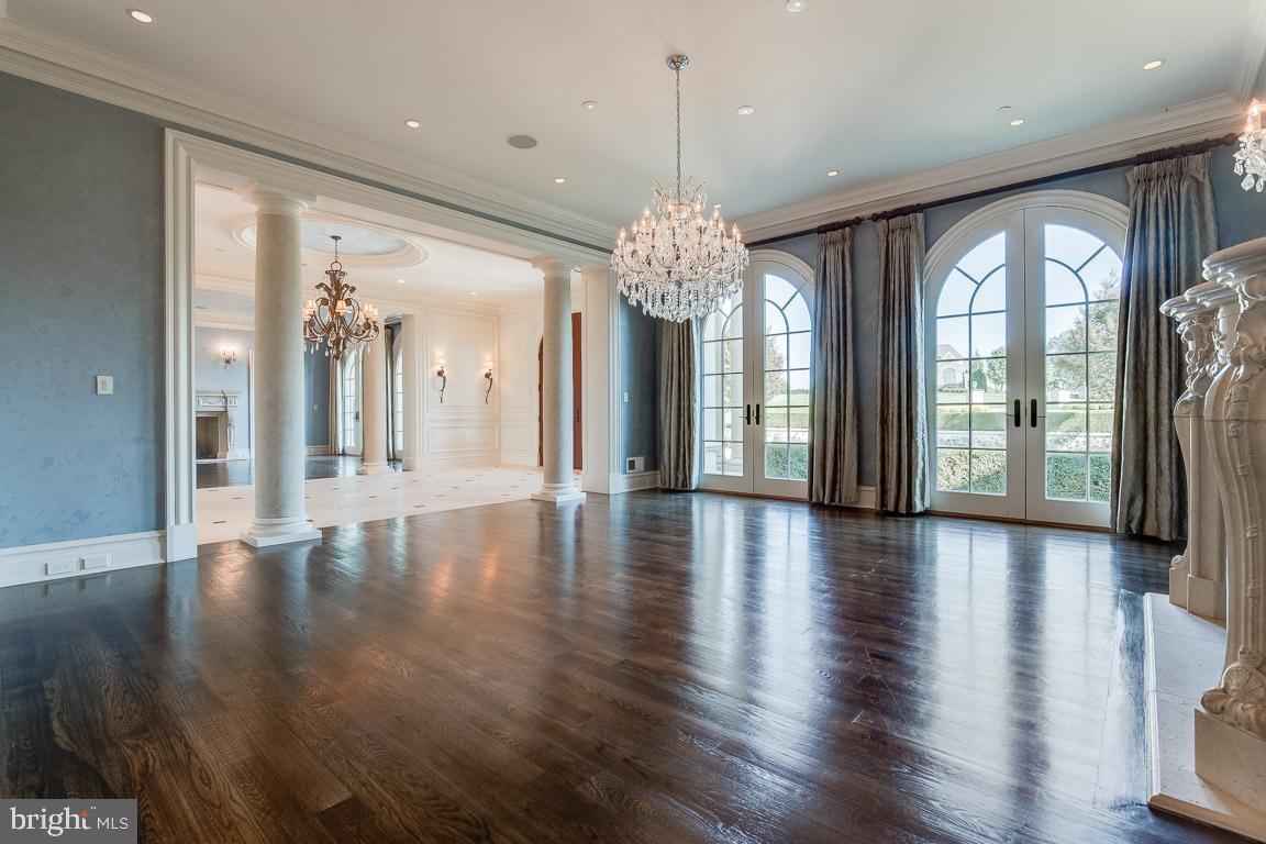 ESTATES @ CREIGHTON FARM - Residential