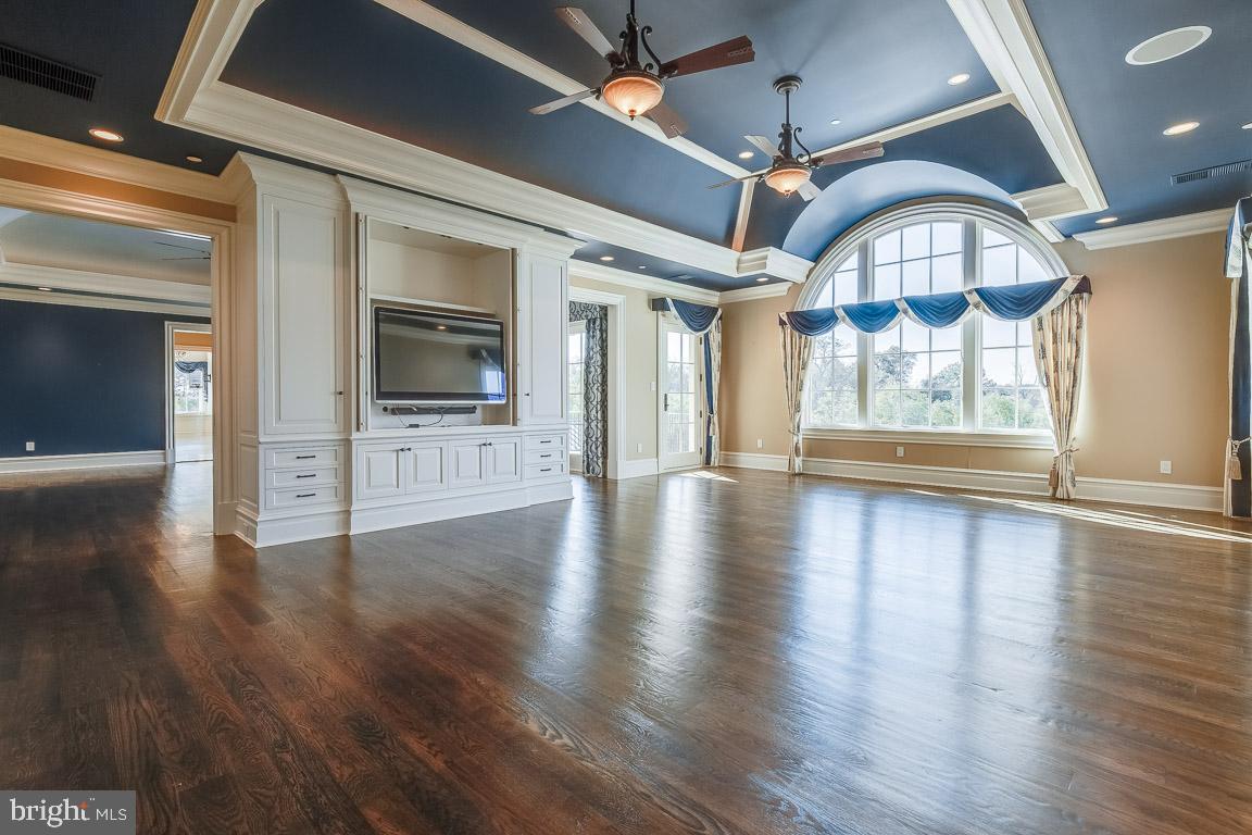 ESTATES @ CREIGHTON FARM - Residential