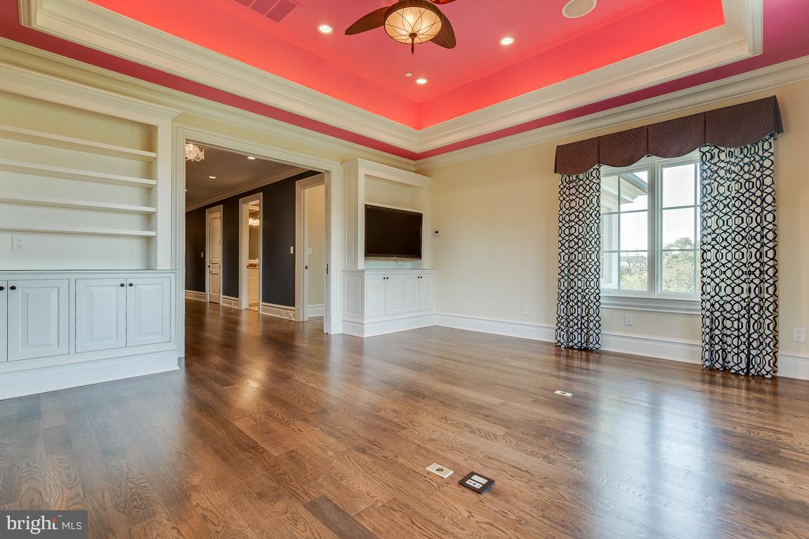 ESTATES @ CREIGHTON FARM - Residential