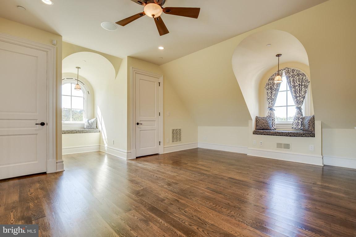 ESTATES @ CREIGHTON FARM - Residential