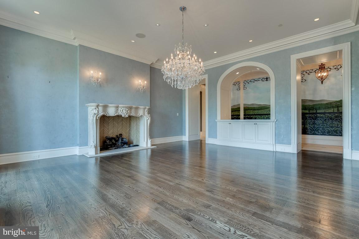 ESTATES @ CREIGHTON FARM - Residential