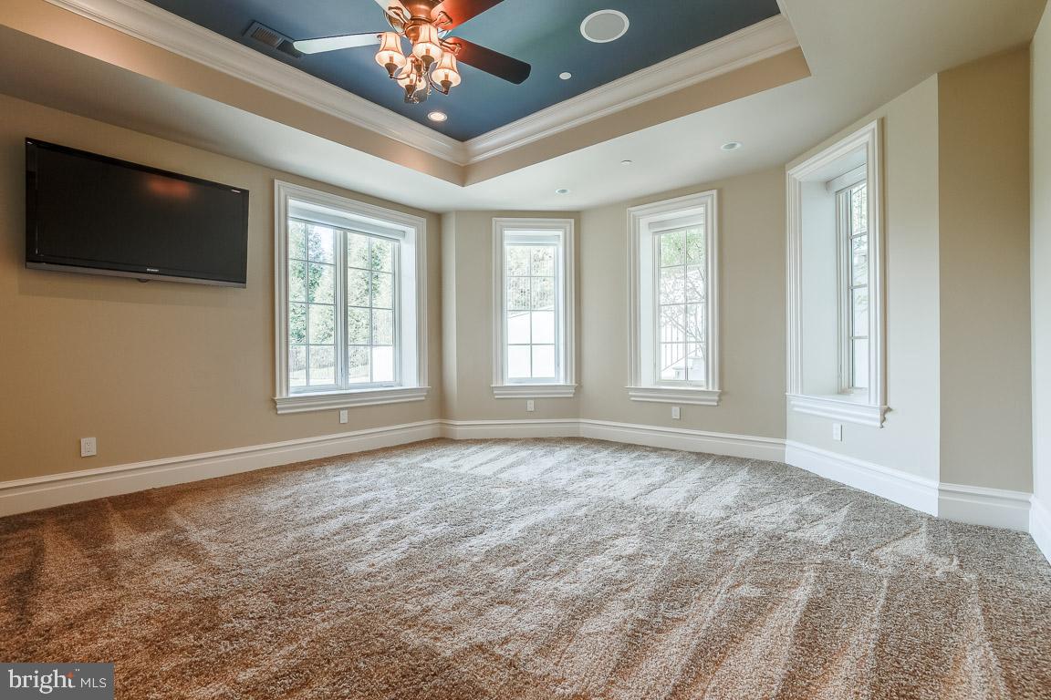 ESTATES @ CREIGHTON FARM - Residential