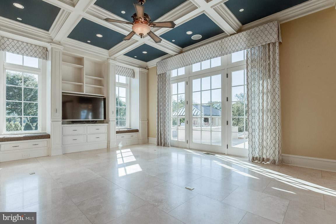 ESTATES @ CREIGHTON FARM - Residential