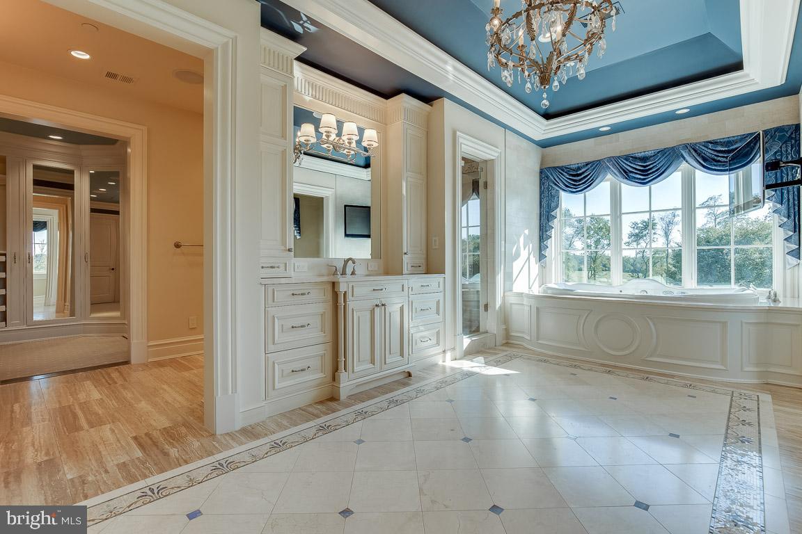 ESTATES @ CREIGHTON FARM - Residential