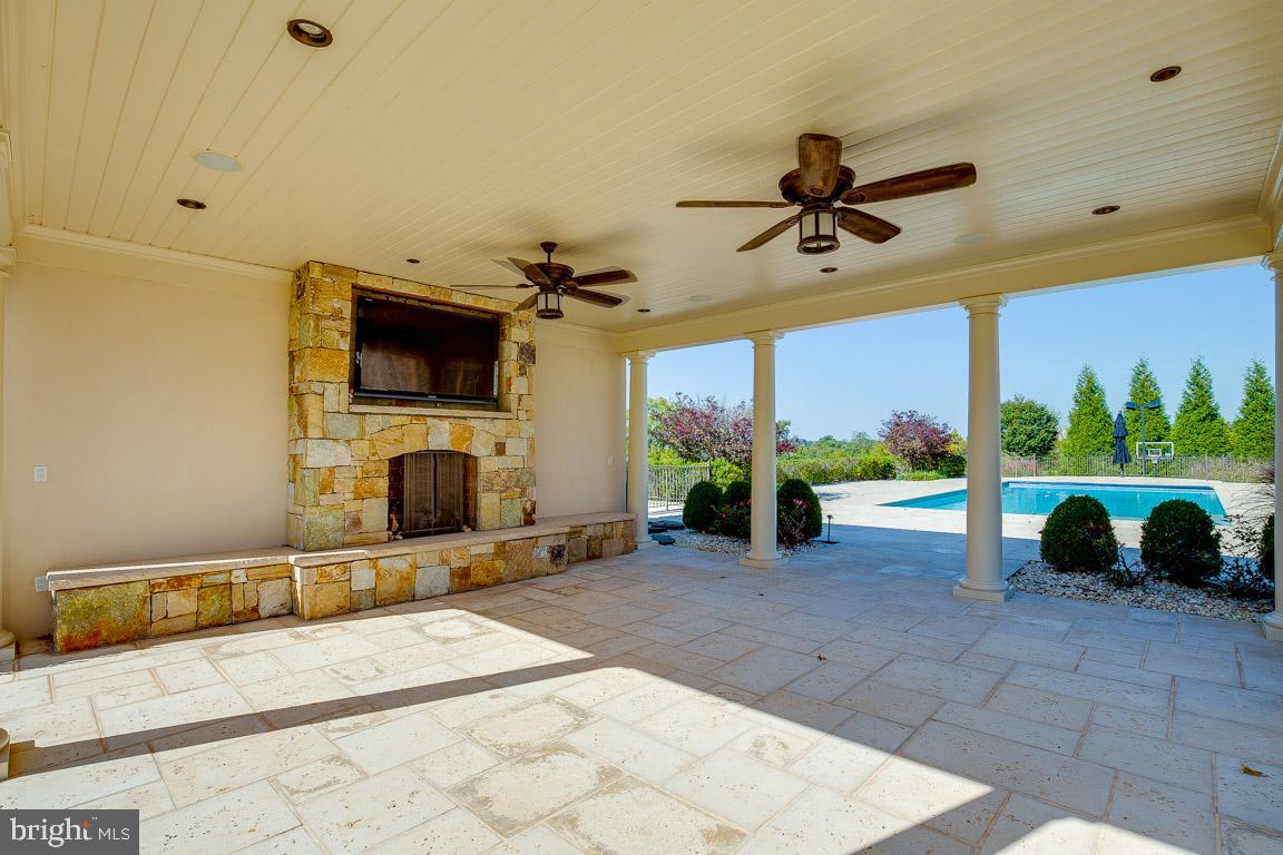 ESTATES @ CREIGHTON FARM - Residential