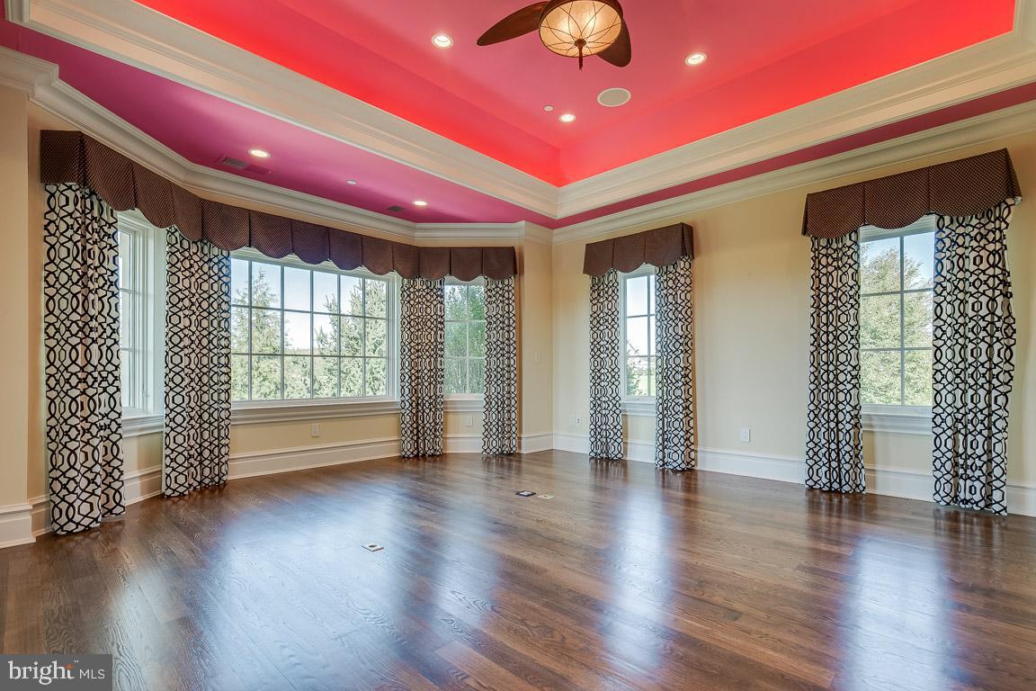 ESTATES @ CREIGHTON FARM - Residential