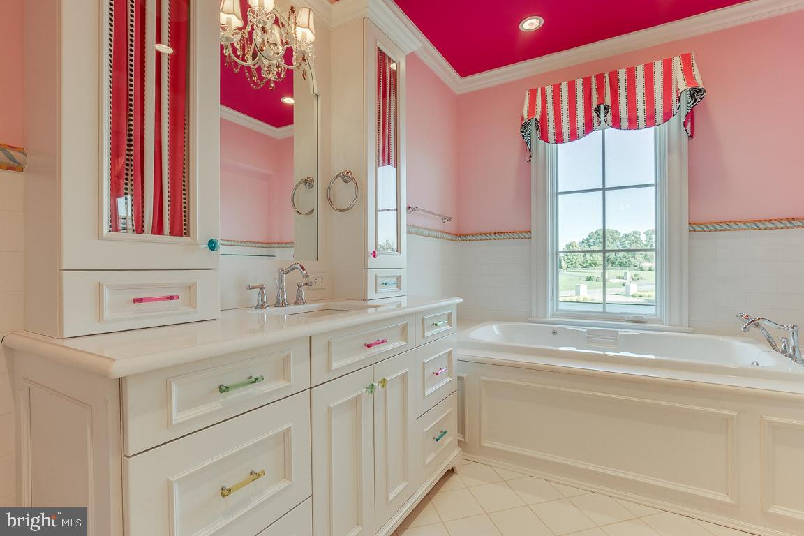 ESTATES @ CREIGHTON FARM - Residential