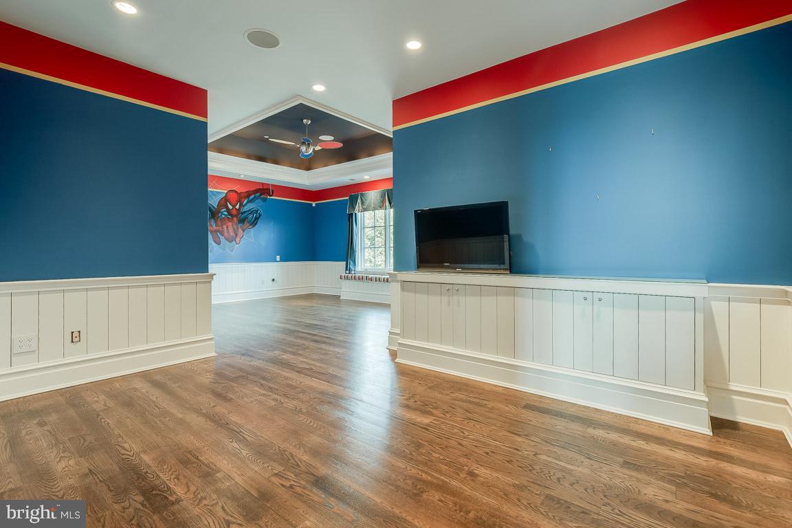 ESTATES @ CREIGHTON FARM - Residential