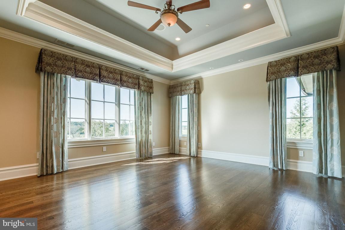 ESTATES @ CREIGHTON FARM - Residential