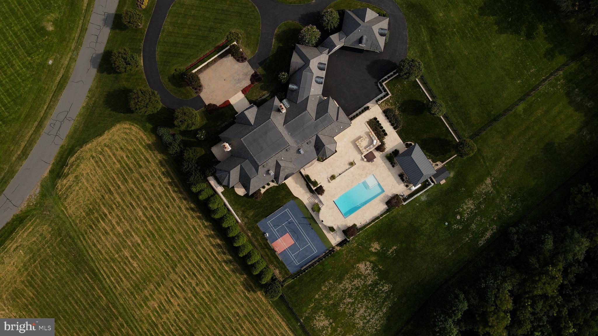 ESTATES @ CREIGHTON FARM - Residential