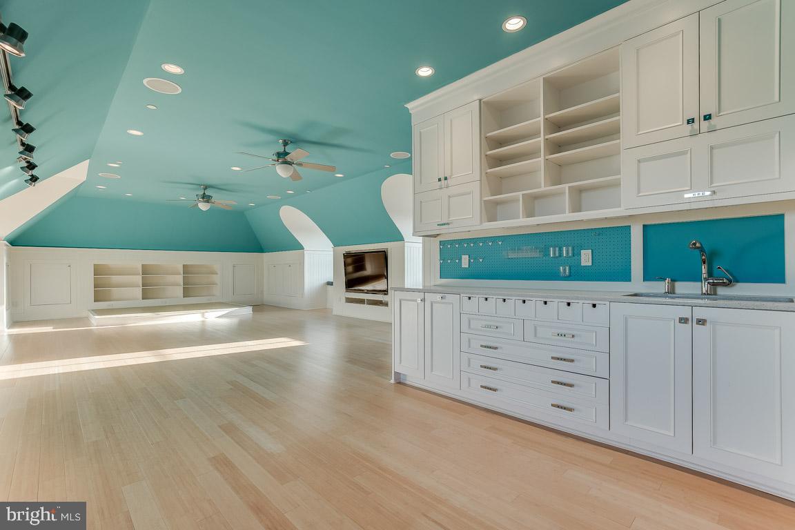 ESTATES @ CREIGHTON FARM - Residential