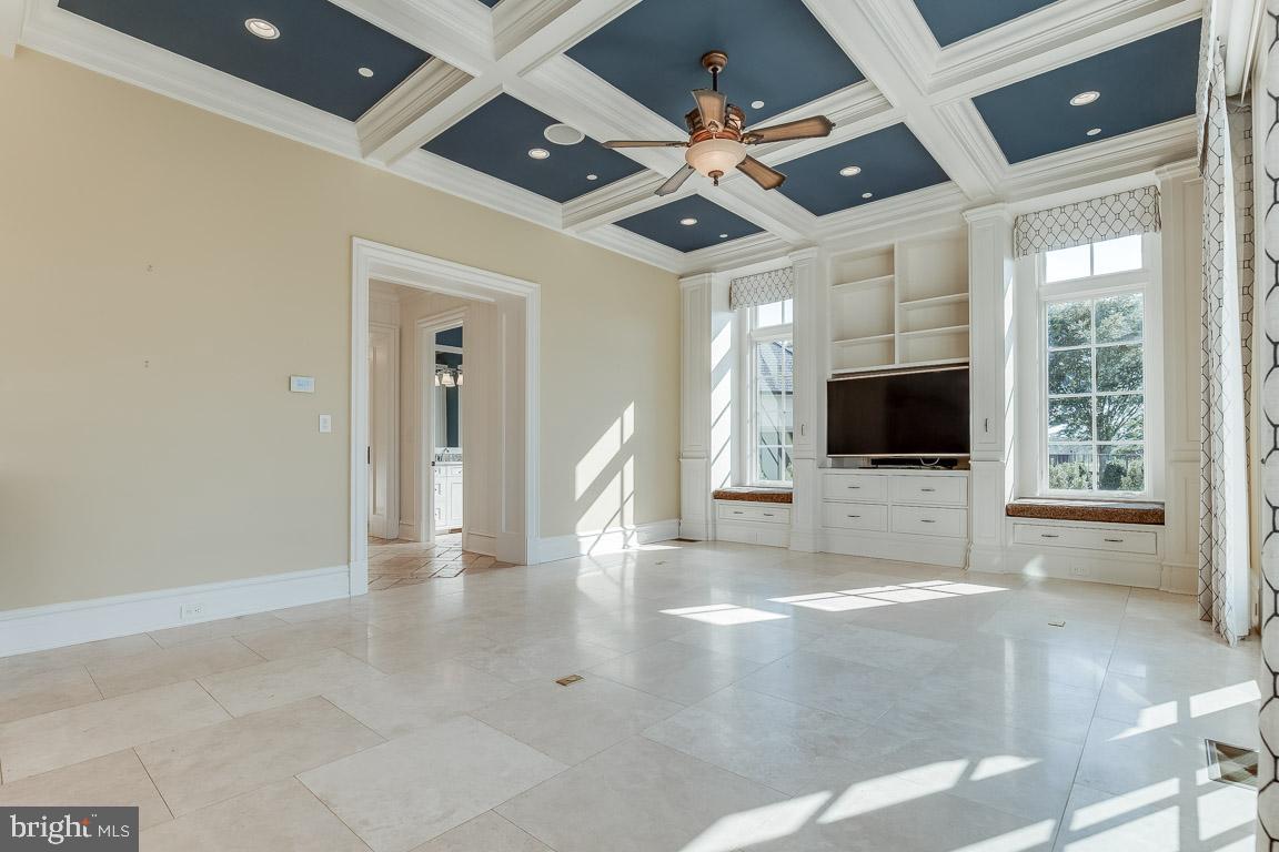 ESTATES @ CREIGHTON FARM - Residential