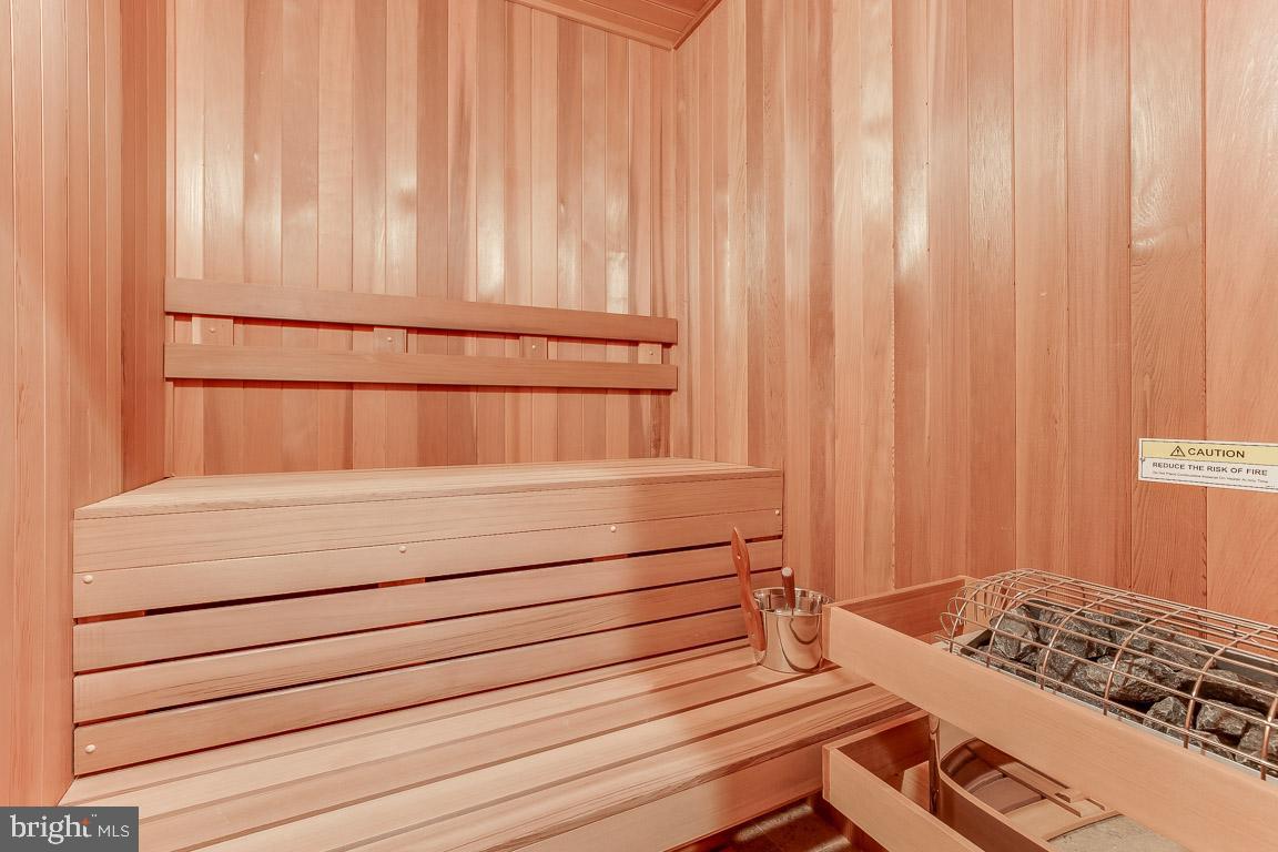 ESTATES @ CREIGHTON FARM - Residential