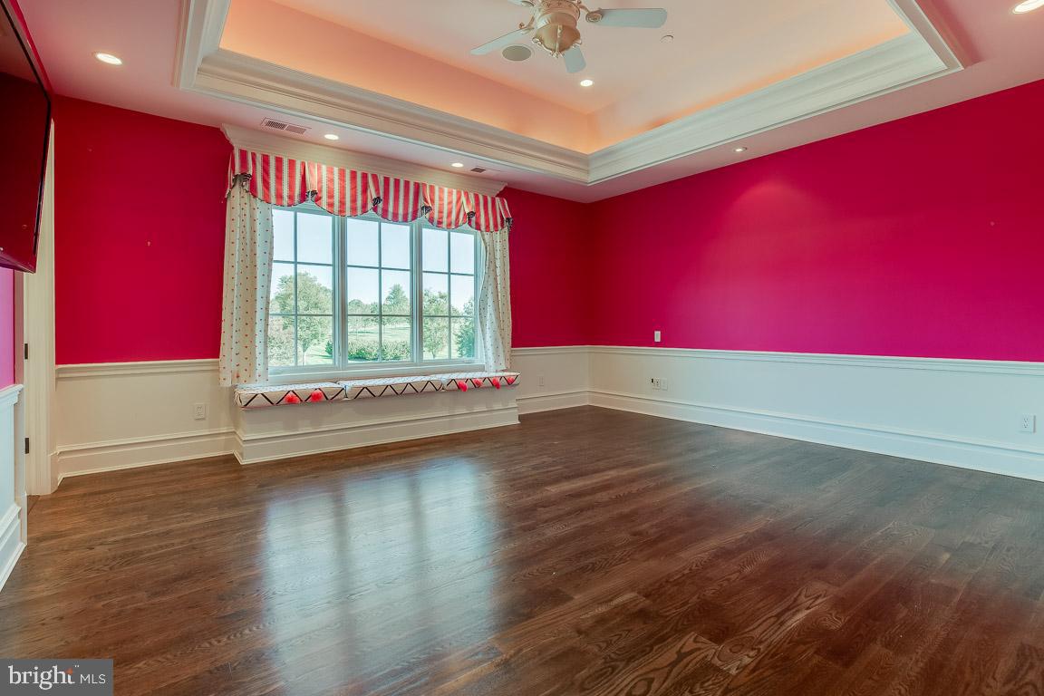 ESTATES @ CREIGHTON FARM - Residential