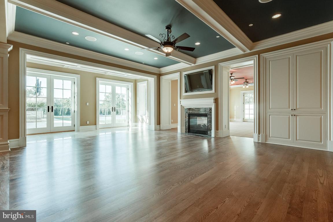 ESTATES @ CREIGHTON FARM - Residential