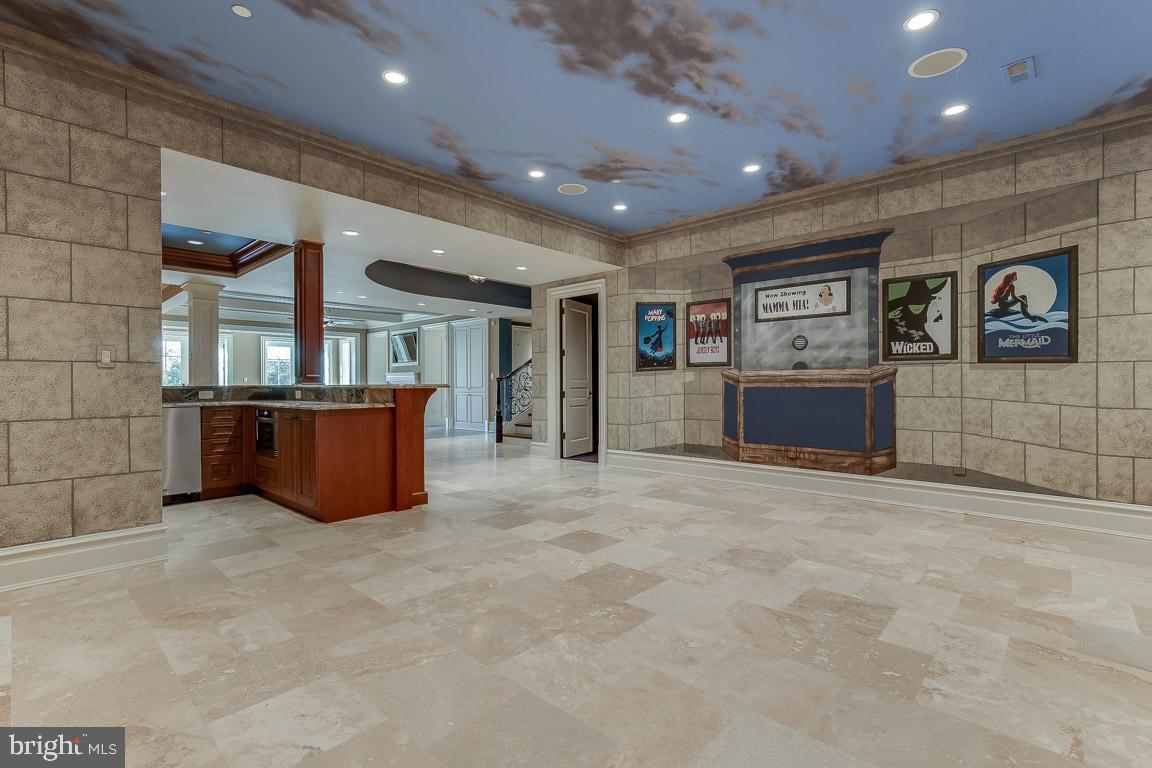 ESTATES @ CREIGHTON FARM - Residential