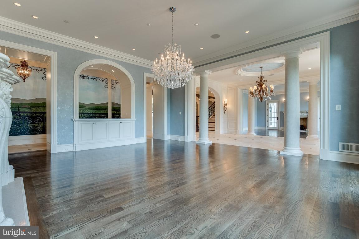 ESTATES @ CREIGHTON FARM - Residential