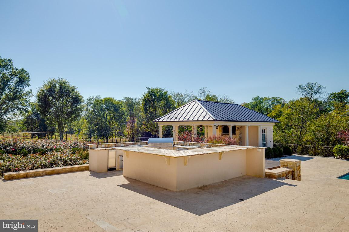 ESTATES @ CREIGHTON FARM - Residential