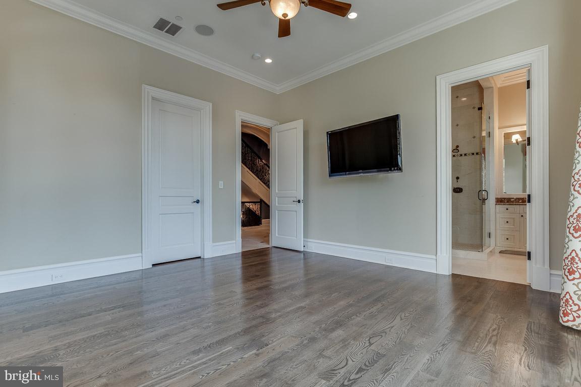 ESTATES @ CREIGHTON FARM - Residential