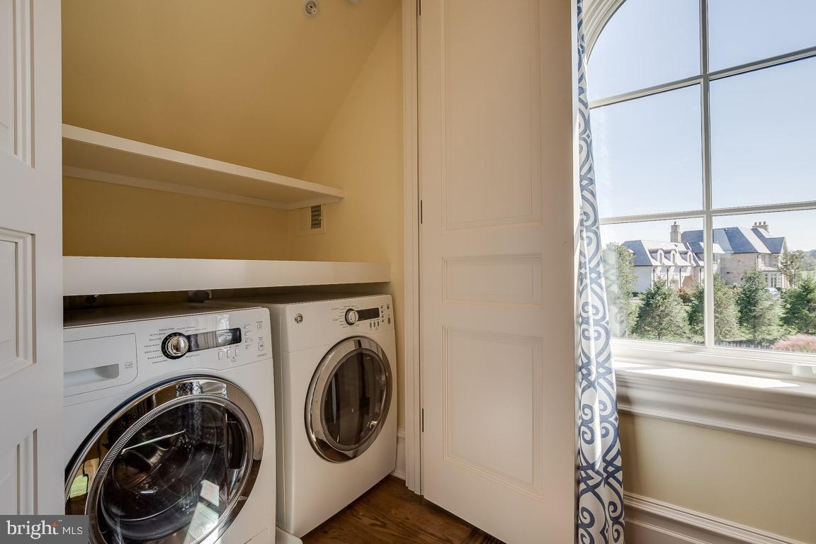 ESTATES @ CREIGHTON FARM - Residential