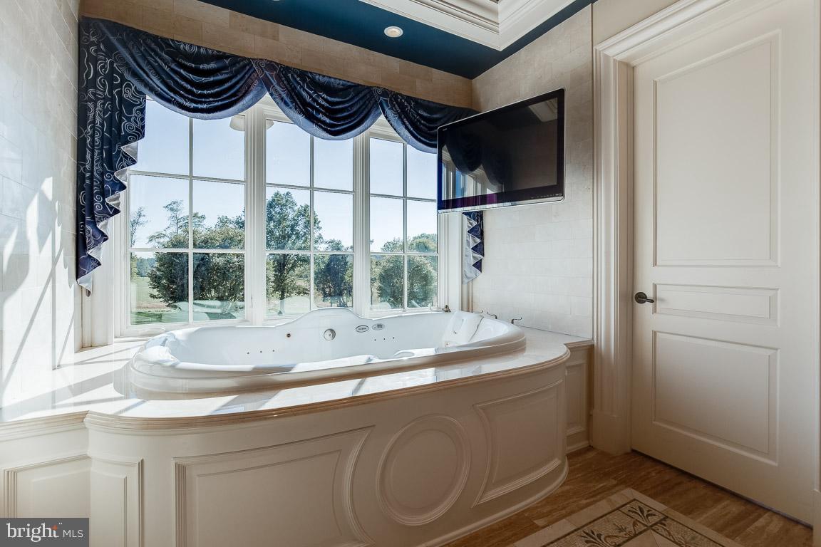 ESTATES @ CREIGHTON FARM - Residential