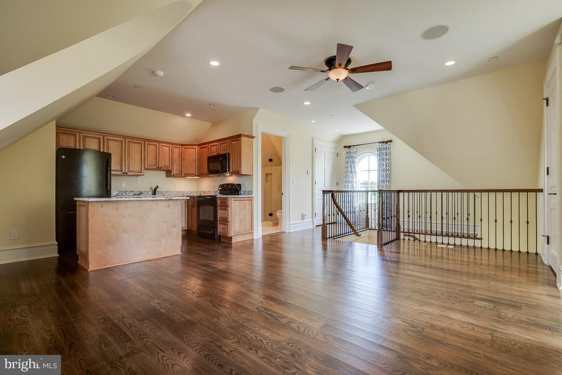 ESTATES @ CREIGHTON FARM - Residential