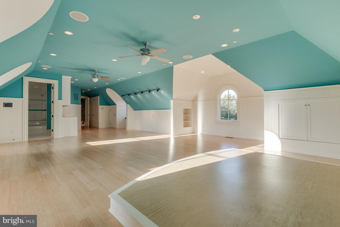 ESTATES @ CREIGHTON FARM - Residential