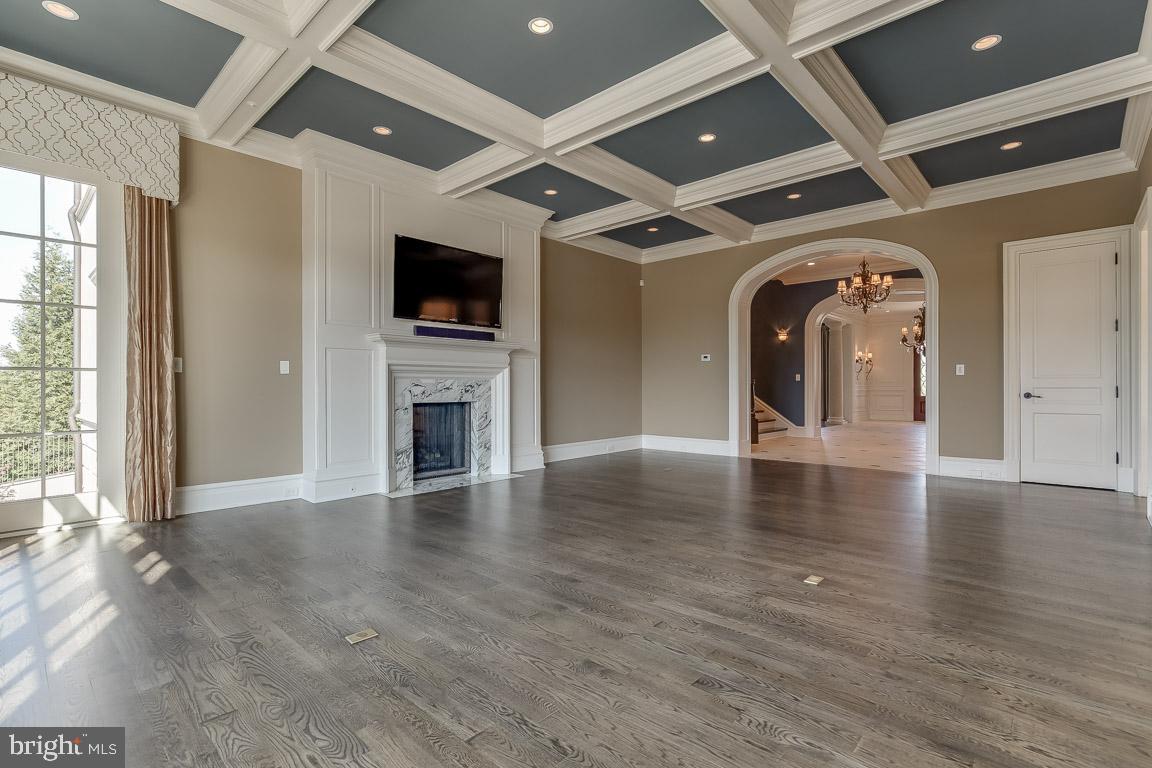 ESTATES @ CREIGHTON FARM - Residential