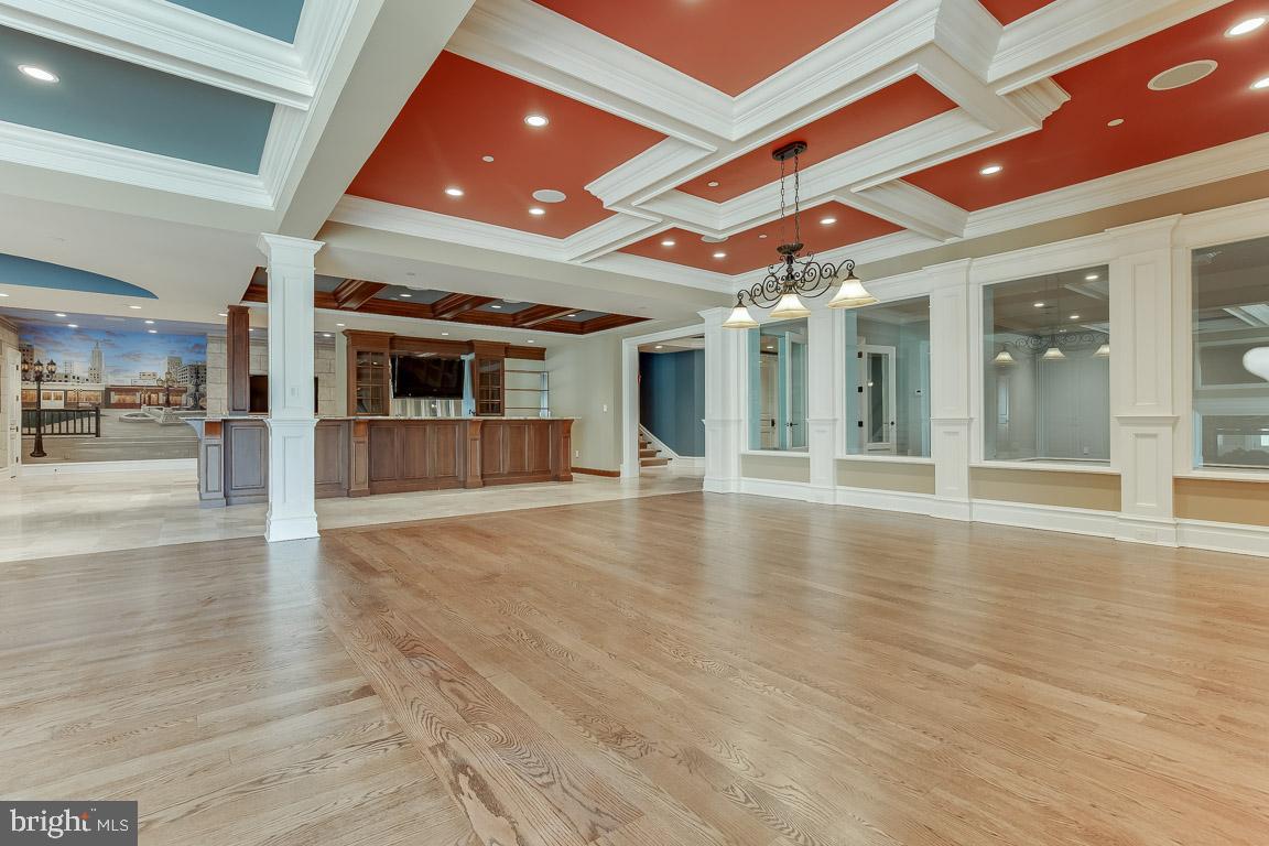 ESTATES @ CREIGHTON FARM - Residential