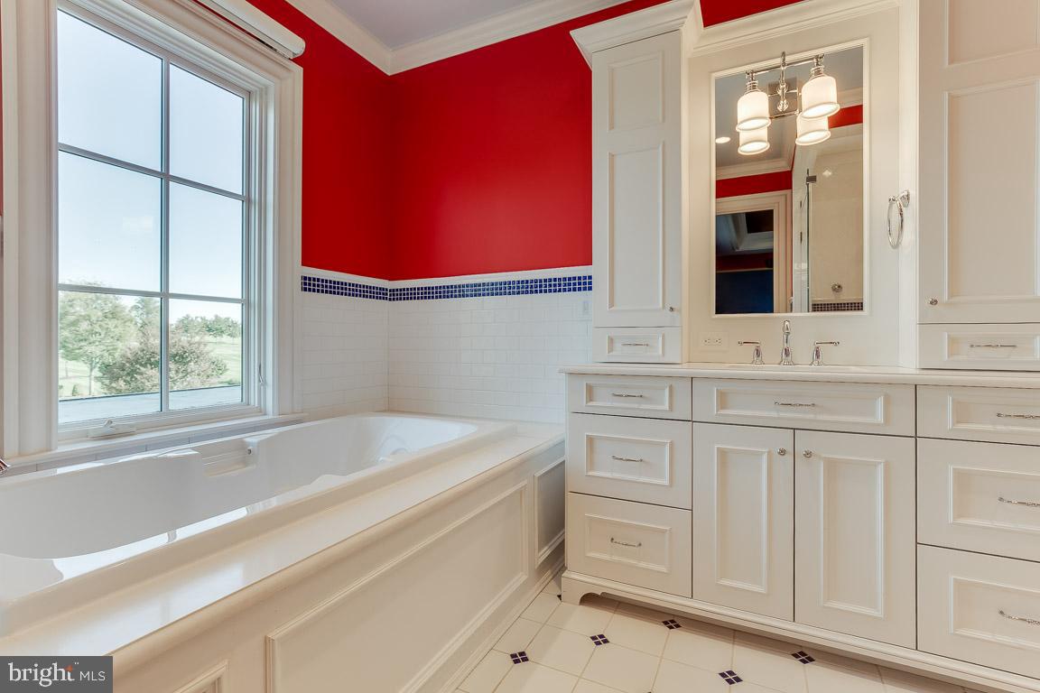 ESTATES @ CREIGHTON FARM - Residential