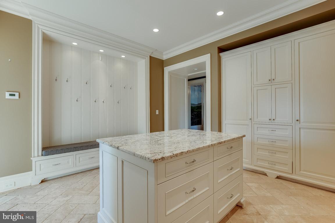 ESTATES @ CREIGHTON FARM - Residential