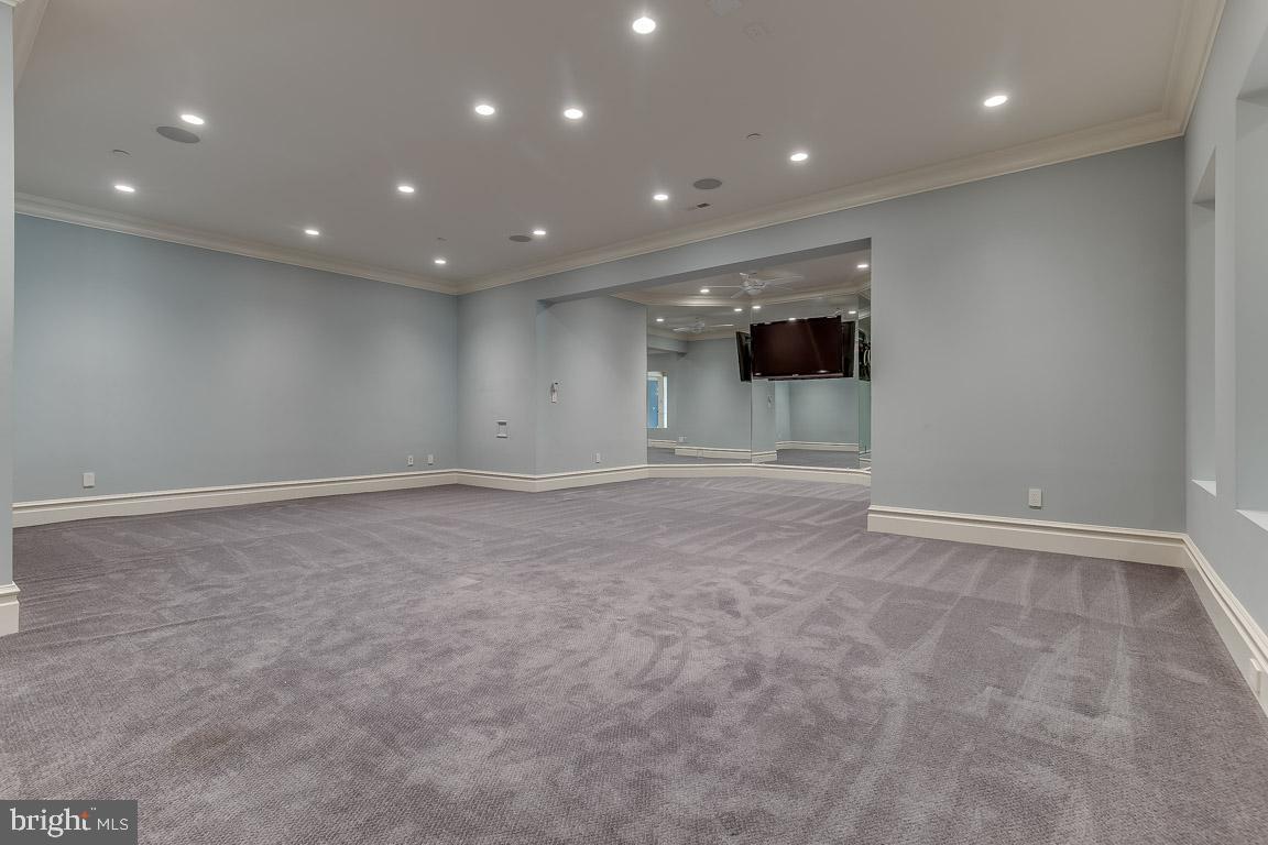 ESTATES @ CREIGHTON FARM - Residential