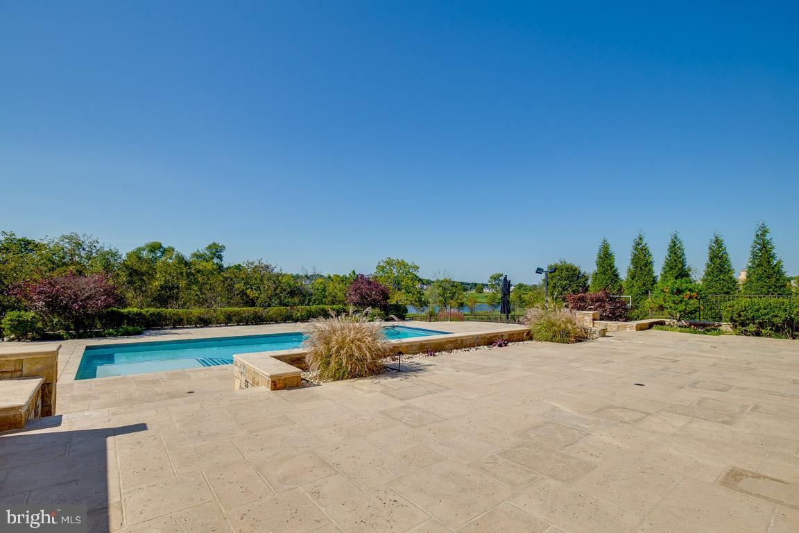 ESTATES @ CREIGHTON FARM - Residential