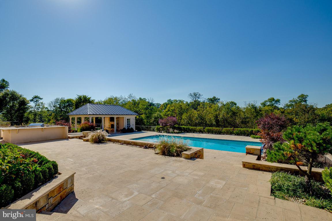 ESTATES @ CREIGHTON FARM - Residential