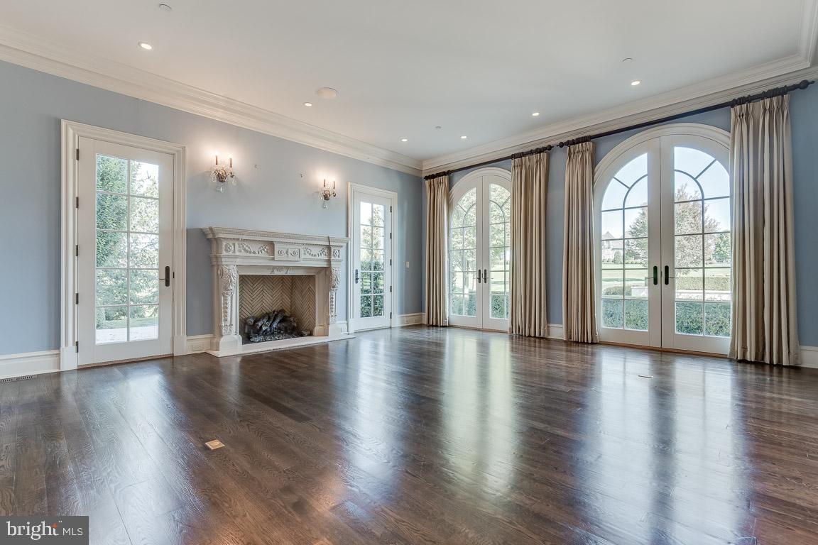 ESTATES @ CREIGHTON FARM - Residential