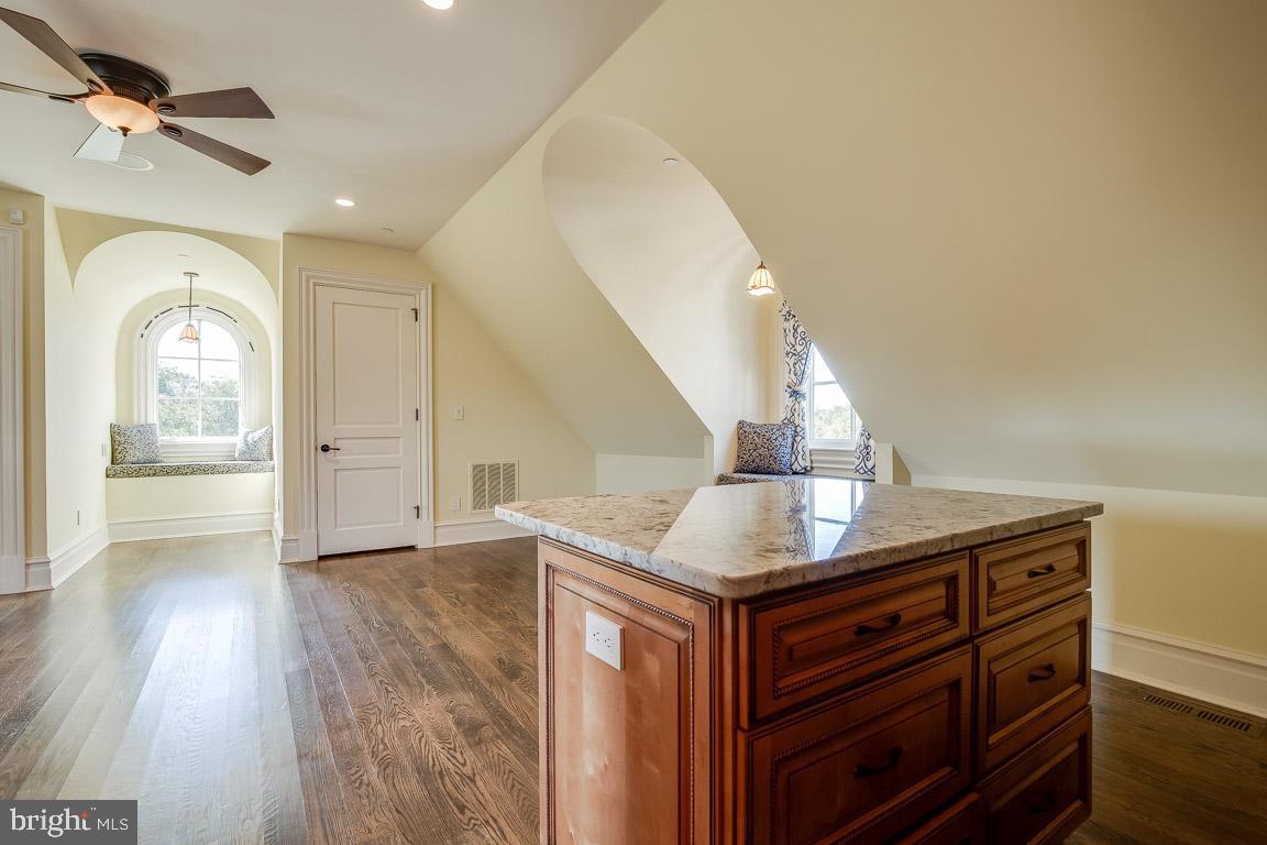 ESTATES @ CREIGHTON FARM - Residential