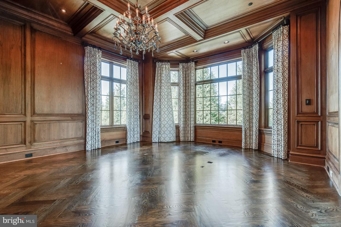 ESTATES @ CREIGHTON FARM - Residential