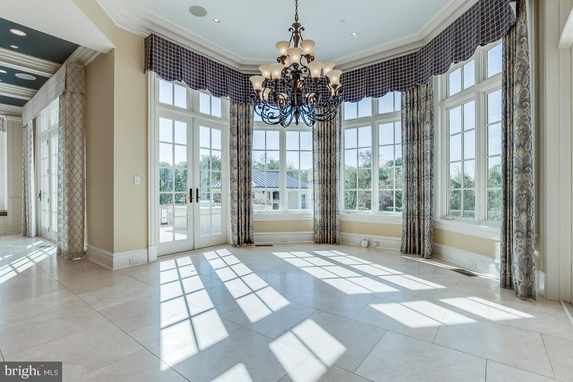 ESTATES @ CREIGHTON FARM - Residential